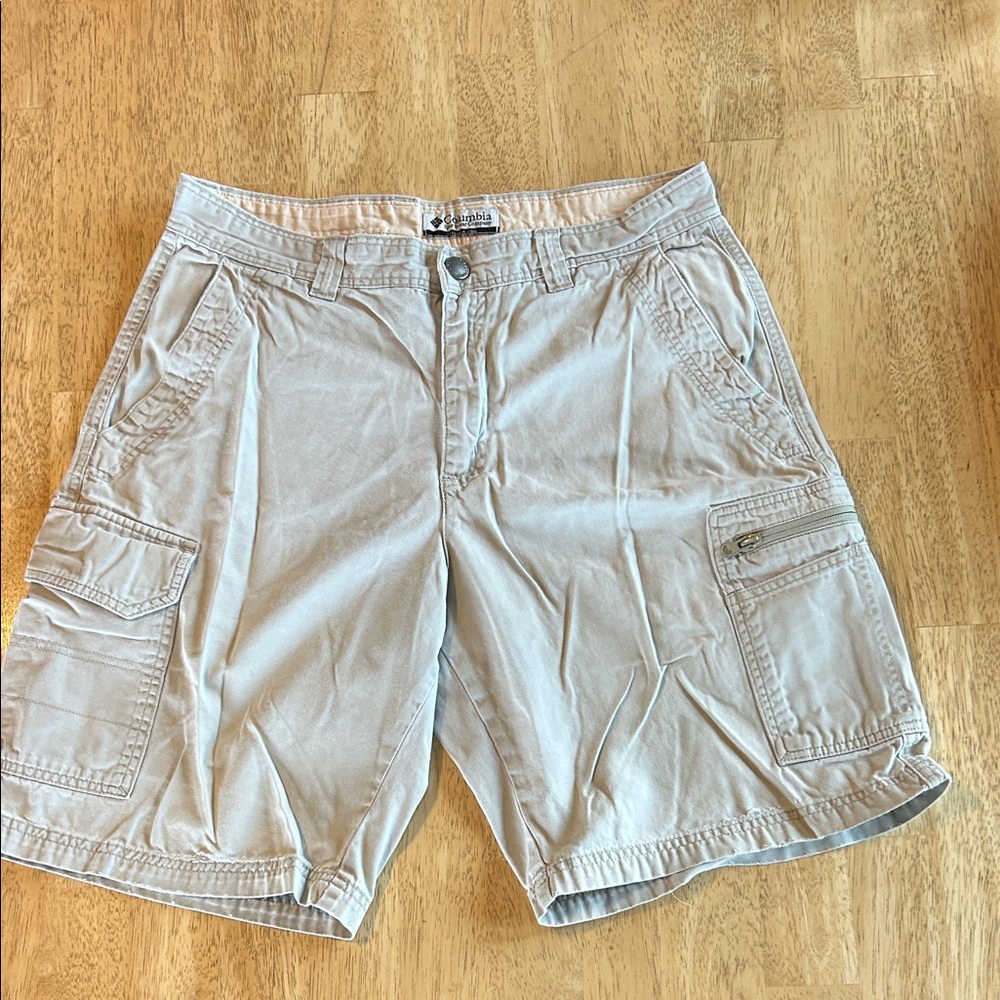Columbia Men's Beige Cargo Shorts